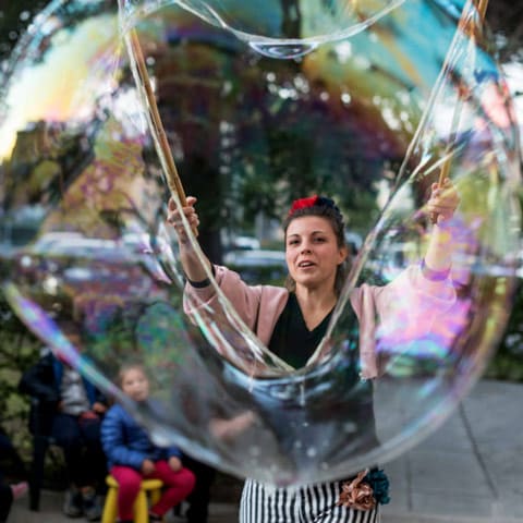 Laura Baldini performer truccabimbi e magia