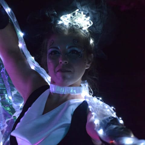 Laura Baldini performer teatro di strada